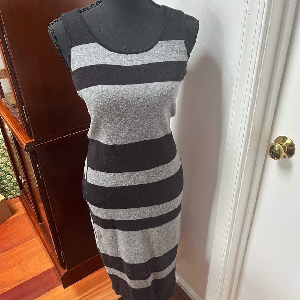 Athleta Gray and Black Sheath Midi Dress Sleeveless Scoop Neck